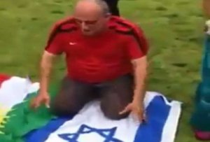 Kürd rəhbərliyi İsrail bayrağını öpdü – VİDEO