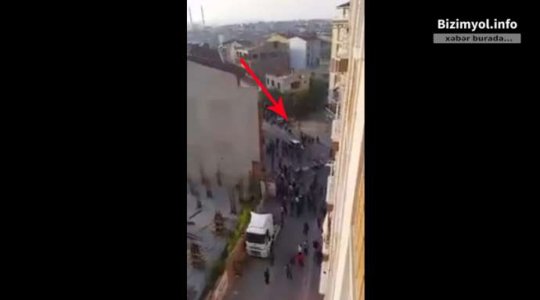 Türkiyədə avtomobili etirazçıların üstünə sürdülər, xeyli sayda ölü var - ŞOK VİDEO