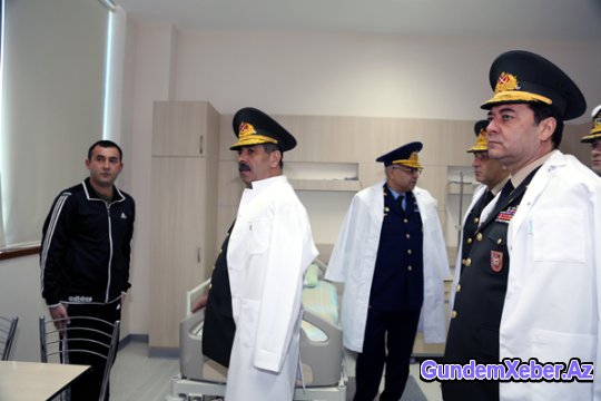 Müdafiə naziri və nazirliyin rəhbər heyəti Silahlı Qüvvələrin Baş Klinik Hospitalında olublar