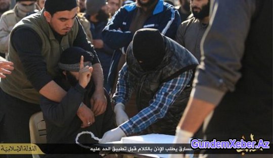 İŞİD bu dəfə hamının gözü qarşısında kəsdi (FOTO)