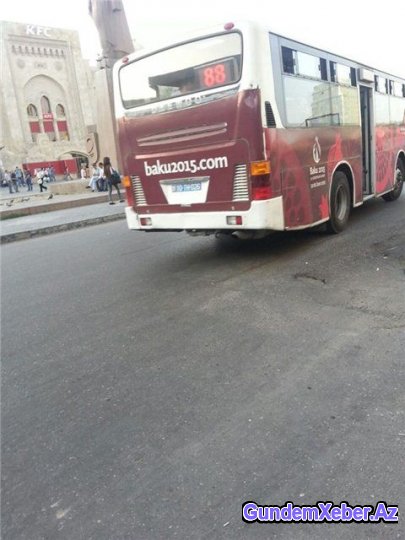 Bakıda avtobusda daha bir sürücü özbaşınalığı - "Çənəni sındıraram" (Video, Foto)