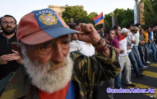 Ermənistanda mitinq belə dağıdıldı - VIDEO
