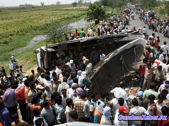 Hindistanda avtobusla yük maşını toqquşub: 13 ölü, 30 yaralı