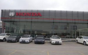 Vətəndaşı “Respublika bank” və “Honda servis”in işçiləri aldadıb