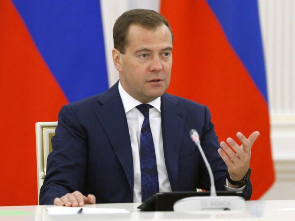 Medvedev Ermənistana yollanır