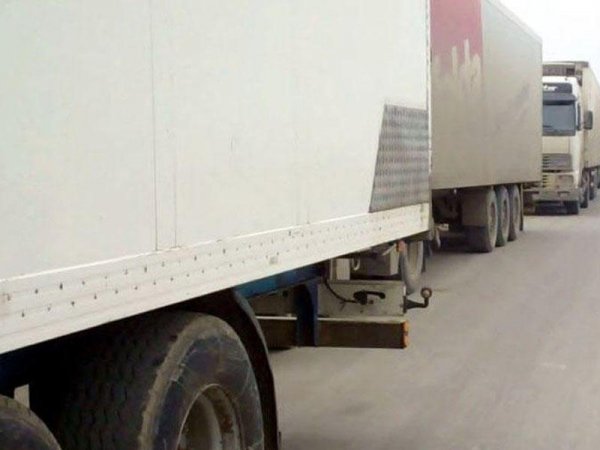 Azərbaycanlı sürücülər Aktau limanında problemlərlə üz-üzə