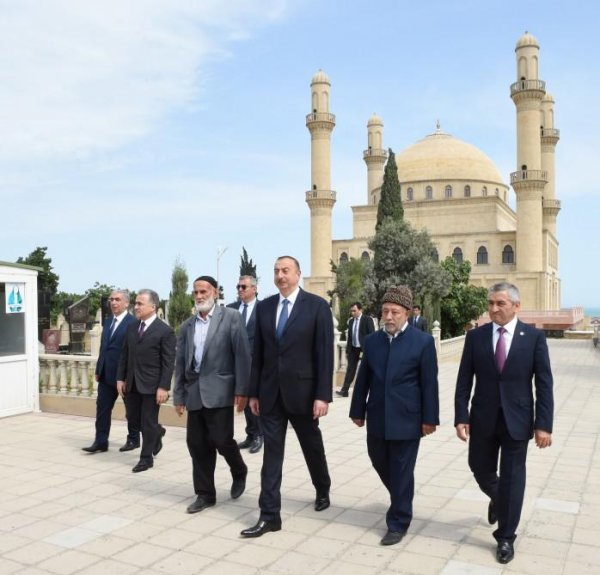 Prezident İlham Əliyev Nardarandakı "Rəhimə Xanım" məscid-ziyarətgah kompleksi ilə tanış olub - FOTO