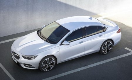 Opel hetçbek Insignia təqdim etdi - FOTO