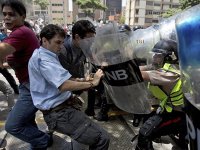 Venesuelada etiraz aksiyaları: 3 nəfər öldü