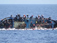 Qaçqınları daşıyan gəmi batdı, 126 nəfər öldü