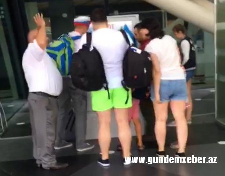 Taksi sürücülərinin turistləri qarşılama "şou"su - Hava limanında biabırçılıq - FOTO - VİDEO 