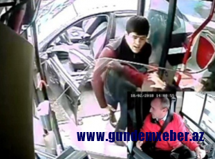 Bakıda avtobus sürücüsünün üzünə tüpürüb təhqir edən cəzalandırıldı - video