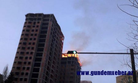 Bakıda tikintisi davam edən binada baş verən yanğın söndürülüb — YENİLƏNİB + FOTO