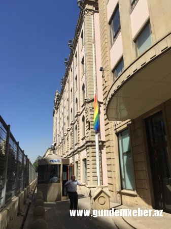 Bakının mərkəzində seksual azlıqların bayrağı qaldırıldı – FOTO