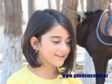 At belində maşınla yarışan 9 yaşlı qız yenə heyran etdi - Video