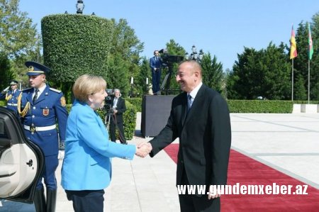 Merkel Azərbaycanda - FOTO + YENİLƏNİB