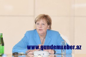 Angela Merkel Avropa şirkətlərini Afrikaya sərmayə yatırmağa çağırıb