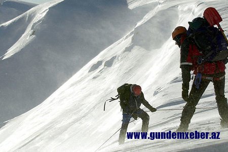 Himalayda alpinistlər öldü