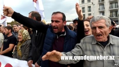 Gürcüstan müxalifəti prezident seçkilərinin nəticələrinə etiraz olaraq aksiya keçirib
