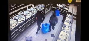 Ukraynada qızıl mağazasını qarət edən 6 azərbaycanlı saxlanıldı