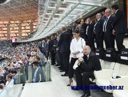 İlham Əliyev və ailəsi final oyununu stadionda izləyib