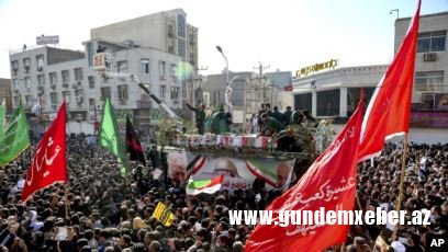 İranda yüz minlərlə insan Süleymaniyə matəm tutur