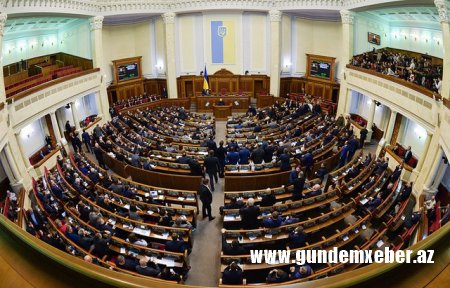 Ukraynada deputatların sayı azaldılacaq