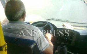 Sükan arxasında qaydanı pozan avtobus sürücülərinin görüntüsü - (Video)
