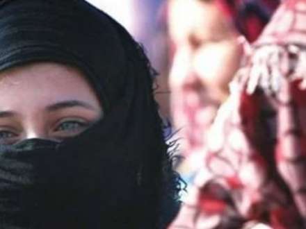 İŞİD-çi evləndiyi qadını dostuna təklif edib - FOTO