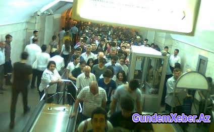 Metroda eskalator qırıldı