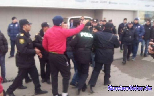 “Neftçi”-“Qarabağ” azarkeşlərinin davası: Polis maşını aşırıldı