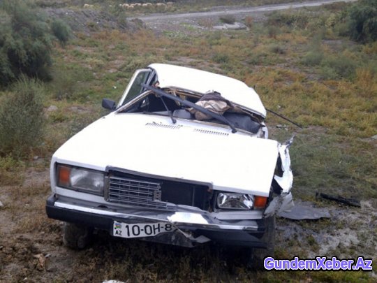 Bakı-Qazax yolunda avtomobil aşdı, ölən var - FOTO