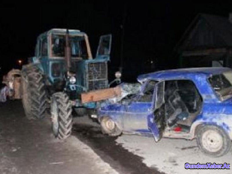 Minik maşını traktorla toqquşdu, iki nəfər öldü