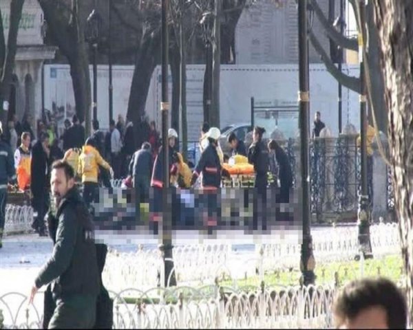 İstanbulun Sultanəhməd Meydanında baş verən partlayışda 10 nəfər ölüb, 15 nəfər yaralanıb - YENİLƏNİB