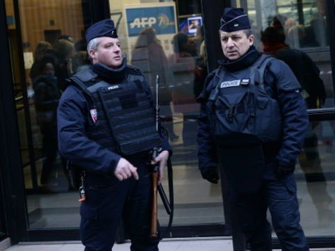 Fransada 9 min potensial terrorçu olduğu ehtimal edilir