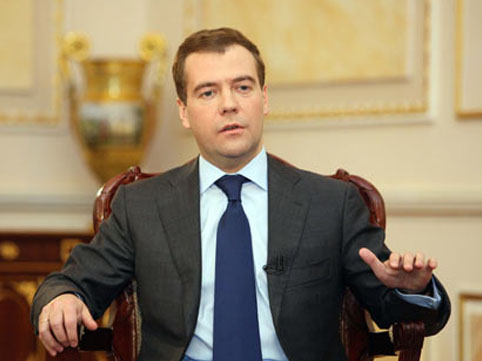 Dmitri Medvedev: "Dağlıq Qarabağ münaqişəsinin nizamlanması üzrə danışıqlar masasına oturmaq lazımdır"