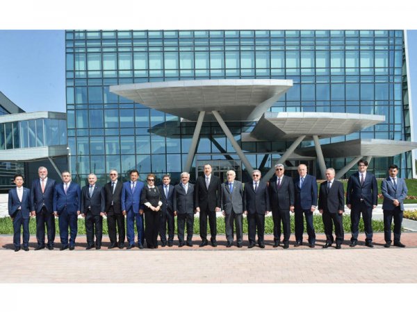 Prezident İlham Əliyev Dövlət Neft Şirkətinin yeni inzibati binasının açılışında iştirak edib - YENİLƏNİB