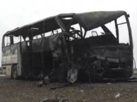 Maneəyə çırpılan avtobus yandı, 30 nəfər öldü - Çində