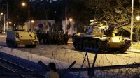 Türkiyədə hərbi çevriliş CƏHDİ: İstanbul küçələrində tanklar - YENİLƏNİB - VİDEO - FOTO