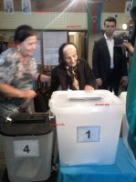Bakıda 107 yaşlı seçici səs verdi - FOTO