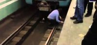 Nardaran sakini metroda özünü qatarın altına atdı