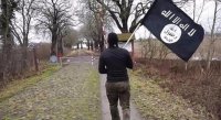 İŞİD bayrağı ilə Almaniya sərhədini keçdi - Video