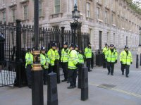 Londonda hücum zamanı 3 polis əməkdaşı yaralanıb