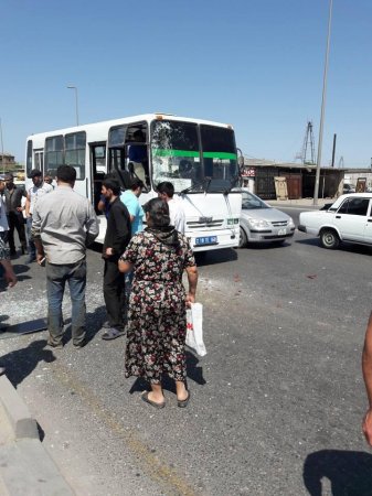 Bakıda sərnişin avtobusları toqquşdu: Yaralılar var - FOTO
