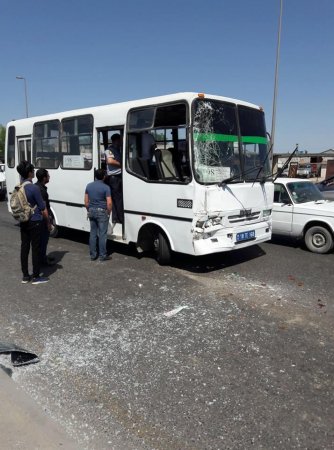 Bakıda sərnişin avtobusları toqquşdu: Yaralılar var - FOTO