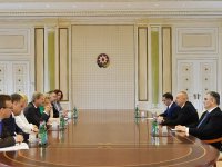 Prezident İlham Əliyev Avropa İttifaqı komissarını qəbul edib