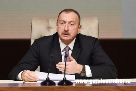 Azərbaycan prezidenti: “Məmurlar özlərini apara bilmirlər, kobud səhvlər buraxırlar”