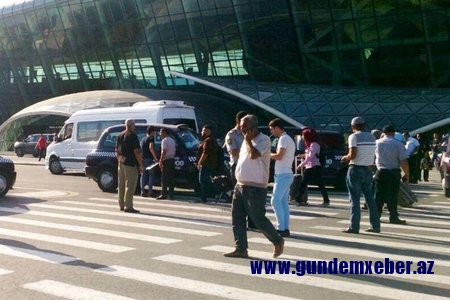 Taksi sürücülərinin turistləri qarşılama "şou"su - Hava limanında biabırçılıq - FOTO - VİDEO