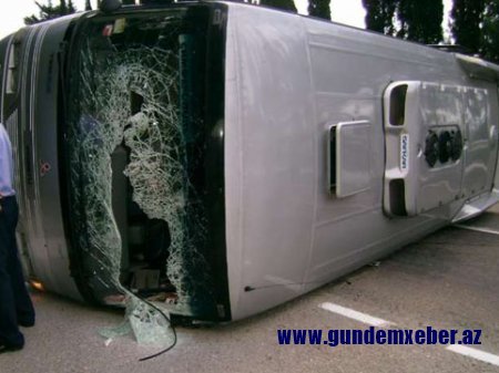 Zəvvarları daşıyan avtobus aşdı: 30 nəfər yaralandı