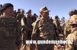 Türkiyə generalı terrorçulardan təmizlənən Burseya dağına qalxdı